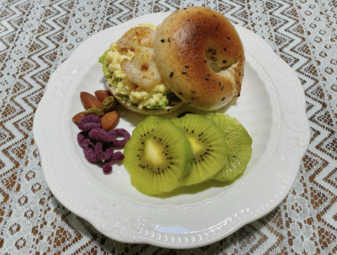 🥑牛油果的神仙吃法🥑—牛油果鲜虾贝果三明治