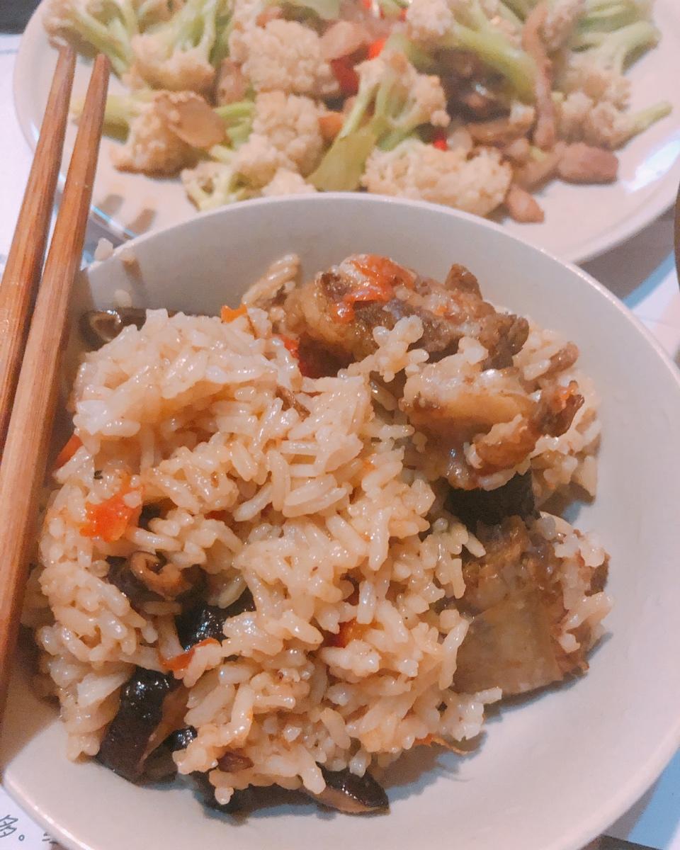 喷香排骨焖饭（爆好吃）