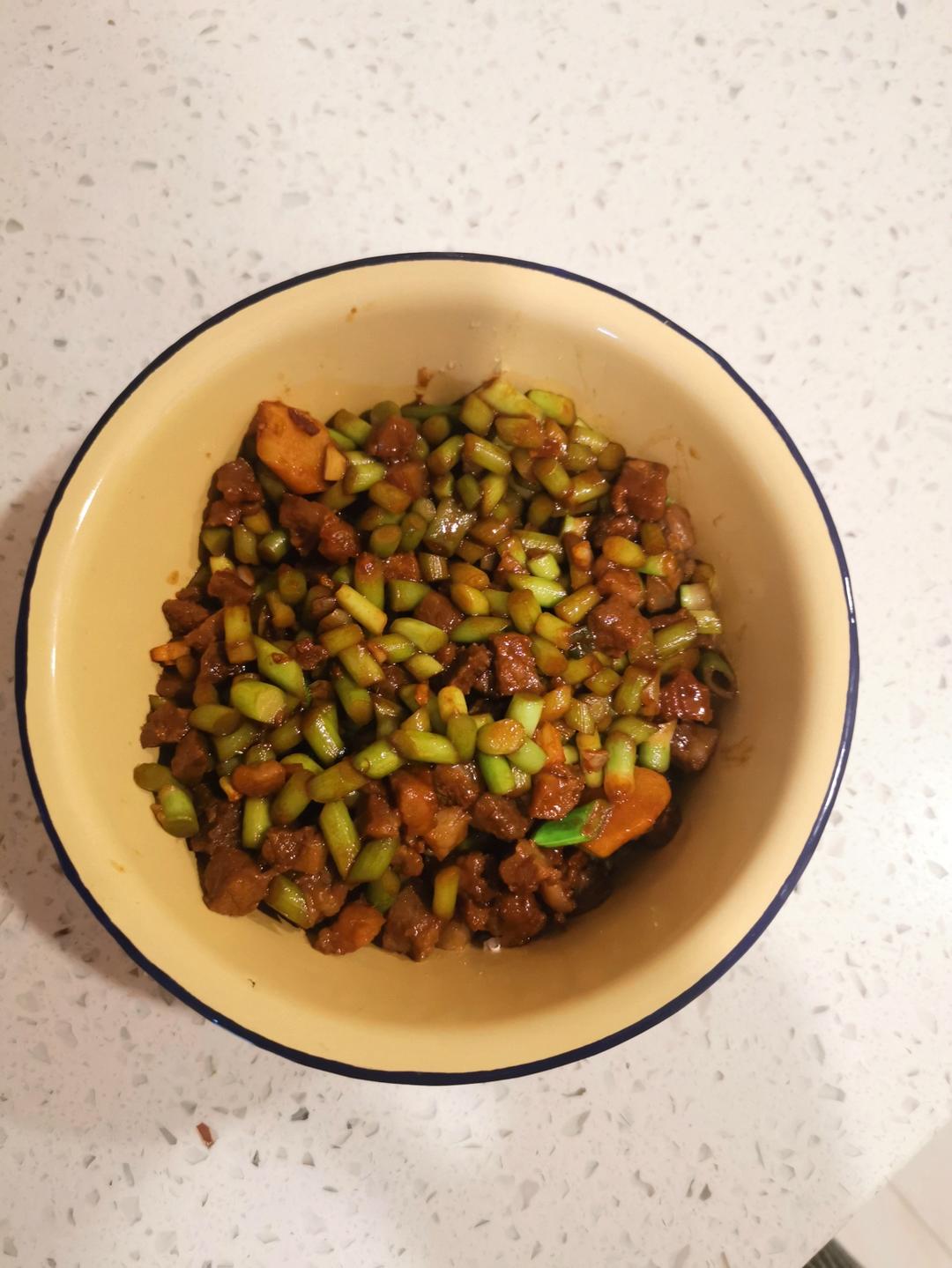 下饭神器蒜苔粒炒肉碎