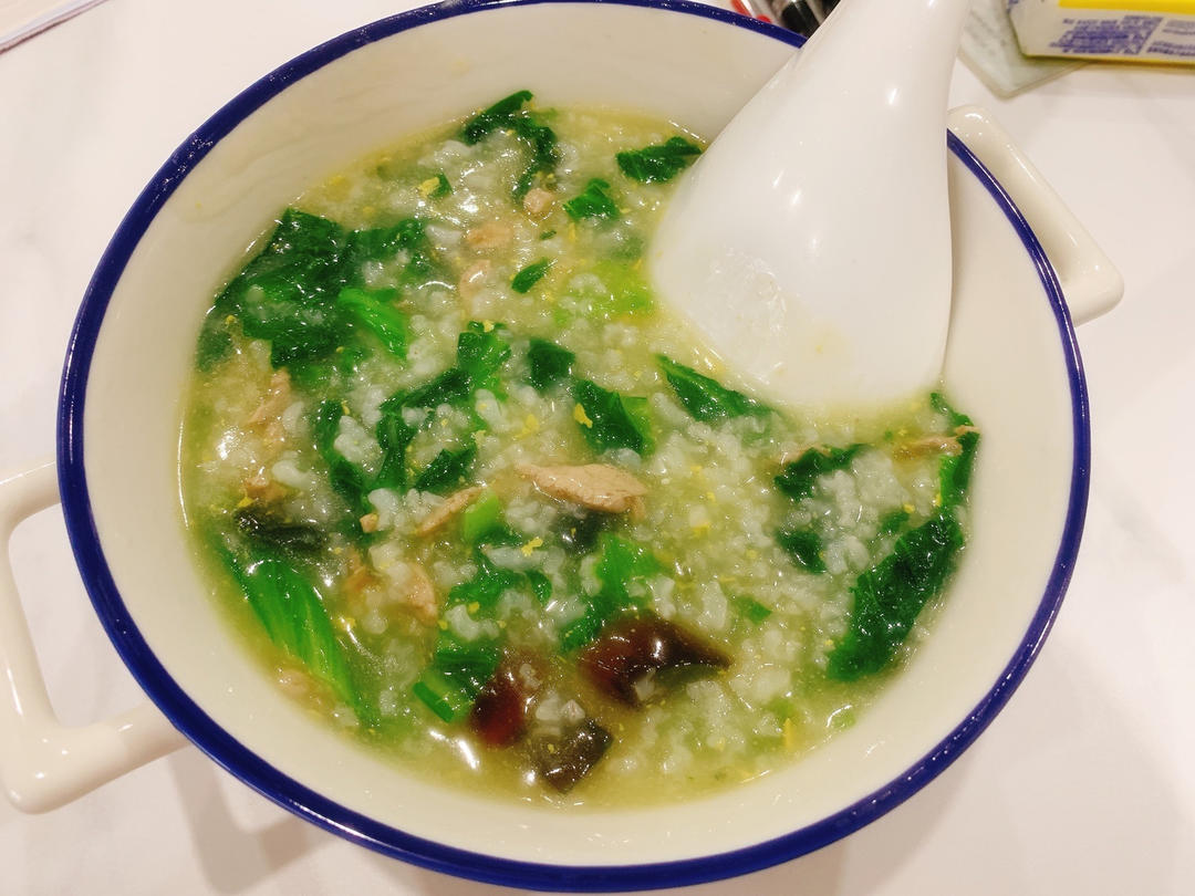 妈妈👩教我做的皮蛋瘦肉粥🥣简单快捷美味😋
