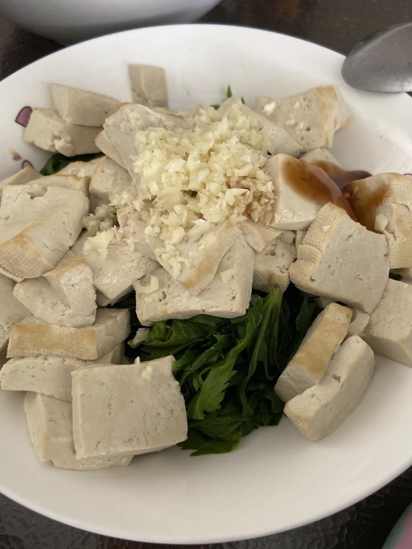 芹菜叶拌豆腐