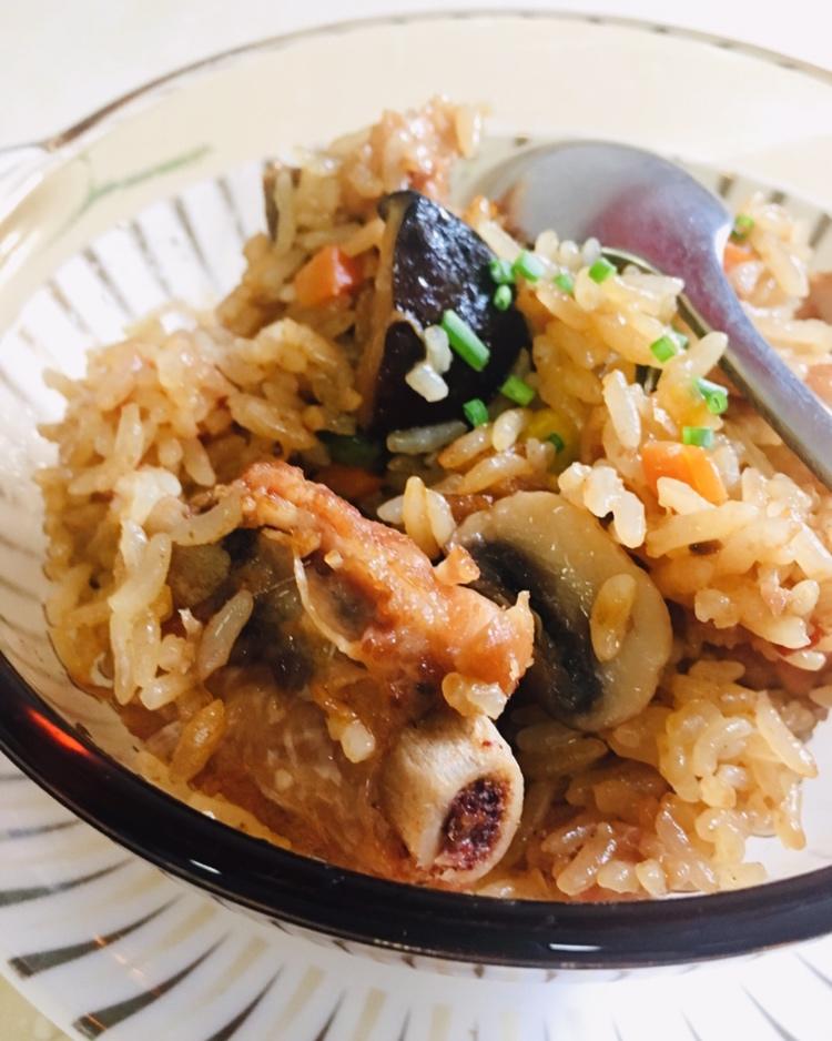 喷香排骨焖饭（爆好吃）