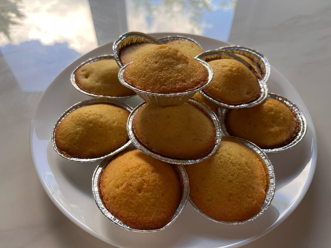 玛德琳（蓝带方）