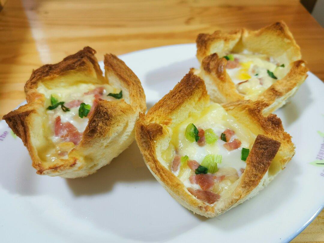 鸡蛋吐司杯盏