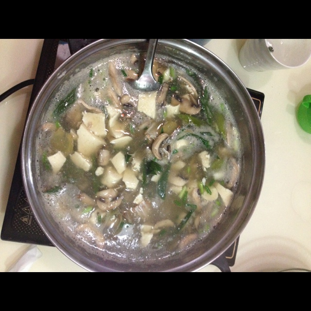 蘑菇豆腐海鲜汤