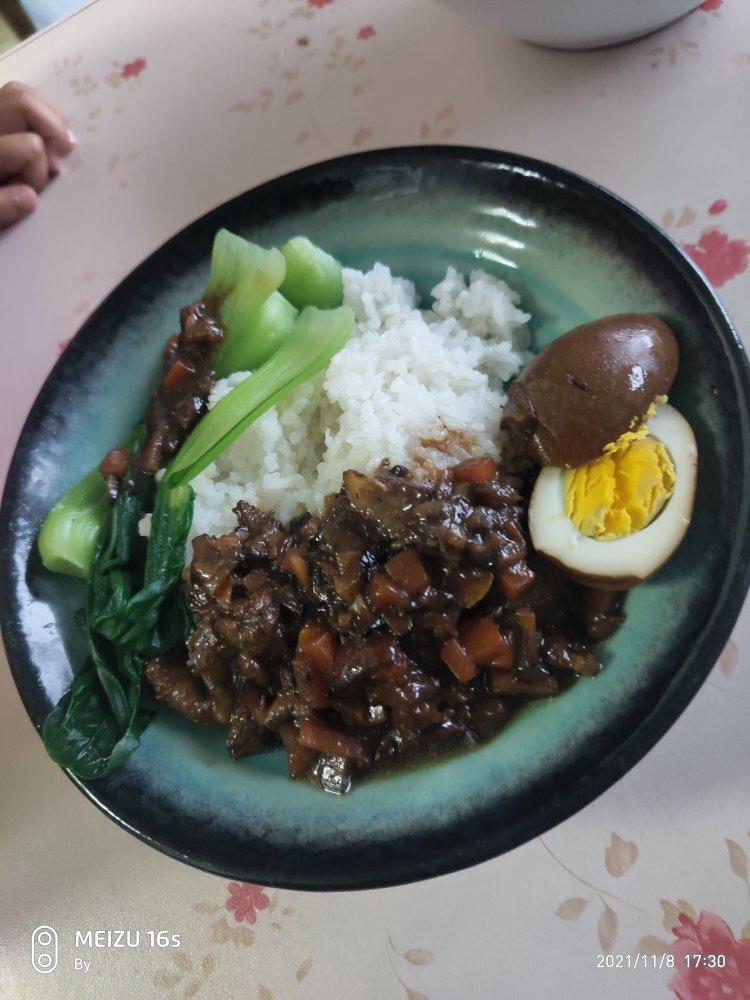 洋葱酥卤肉饭