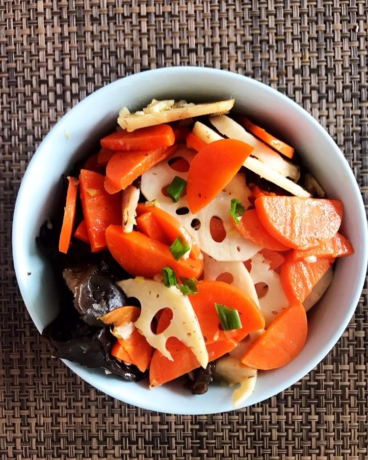 顾时末做的家常素食清炒莲藕片