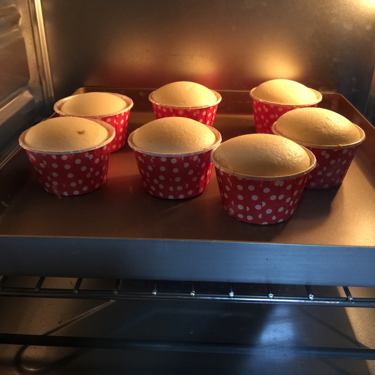 戚风杯子蛋糕^_^不开裂不回缩喔～