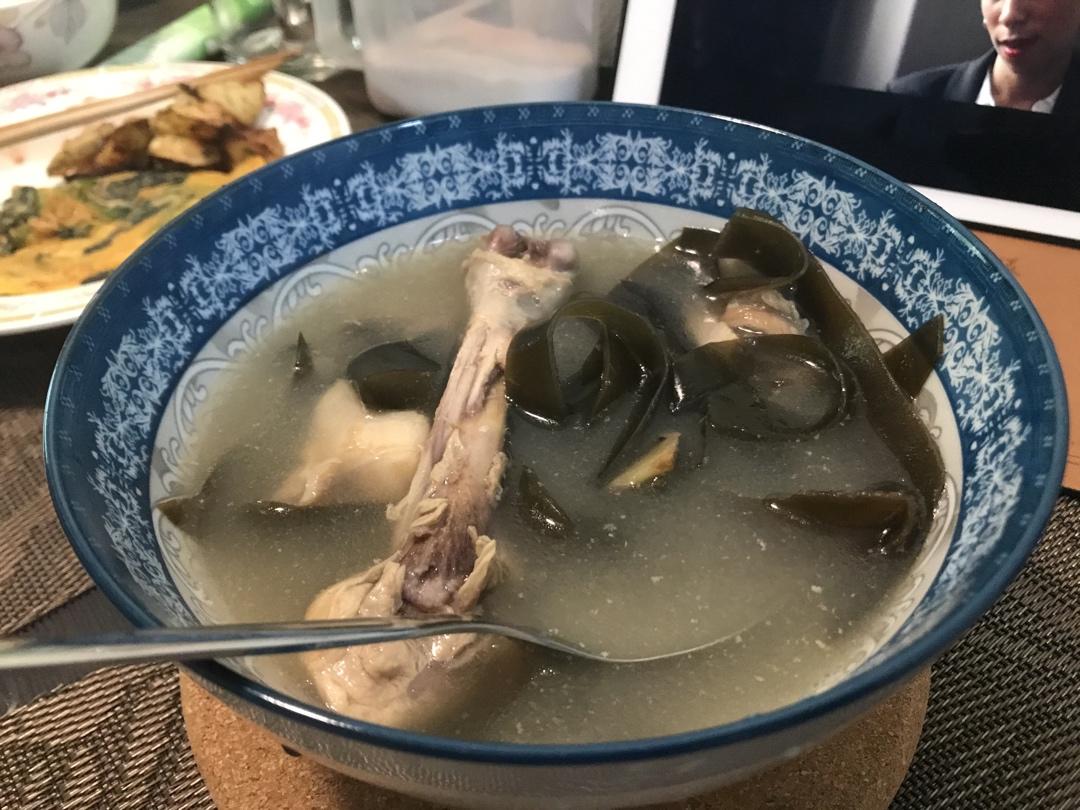 最容易的家常菜之——排骨海带汤