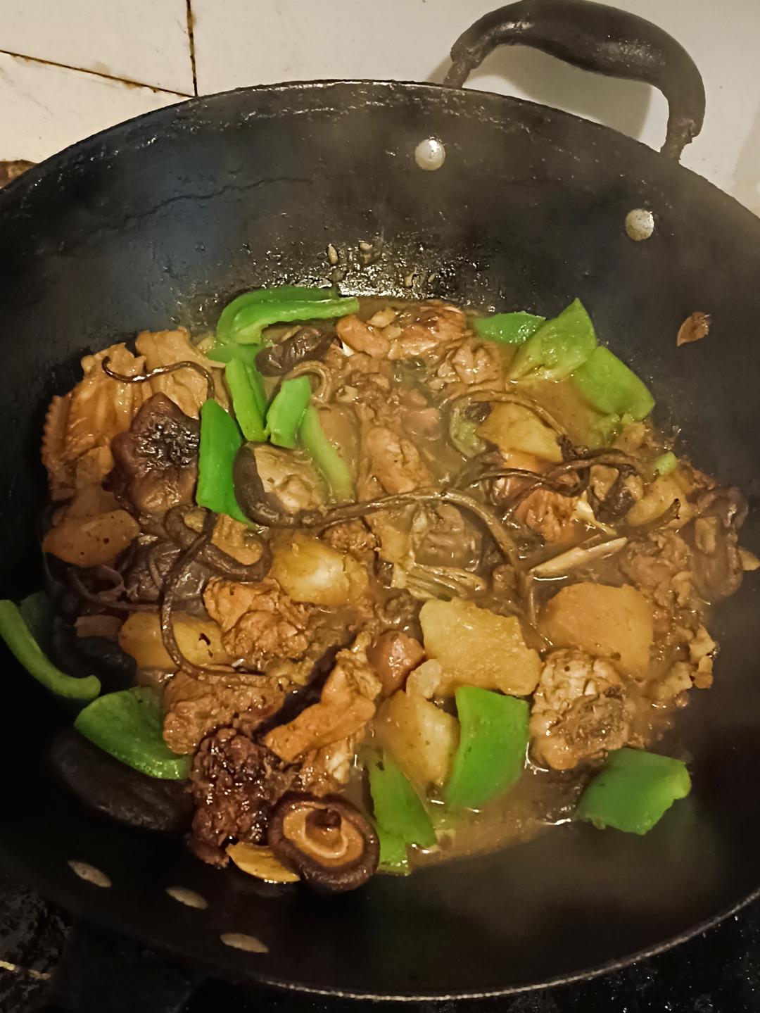 好吃到连汤汁都不剩的黄焖鸡做法，米饭杀手