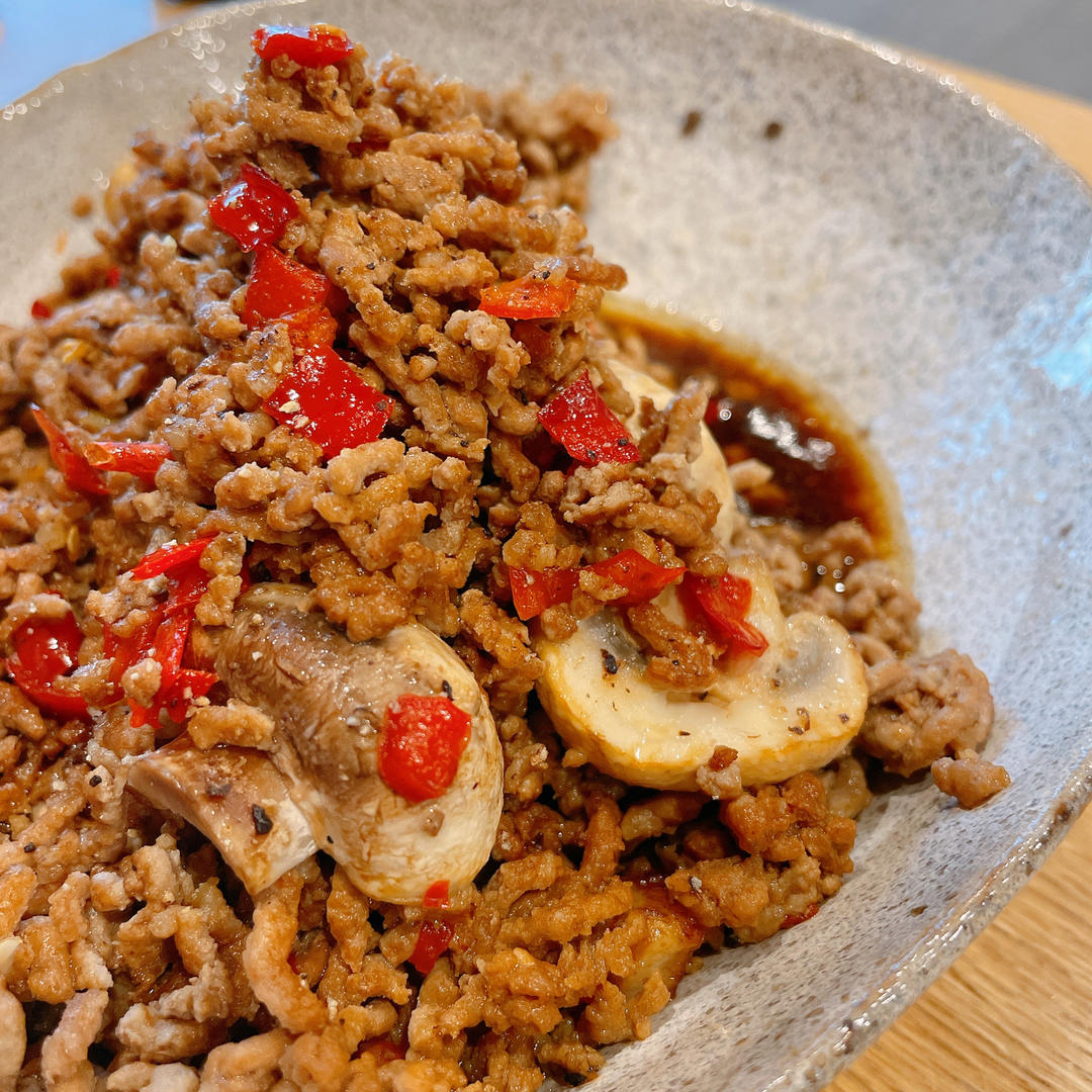 饭扫光—泰式金不换猪肉碎