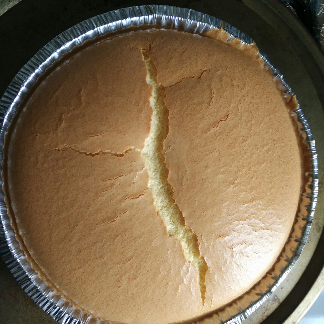 （制作时长5分钟左右）简单粗暴的做一只戚风｜视频及gif