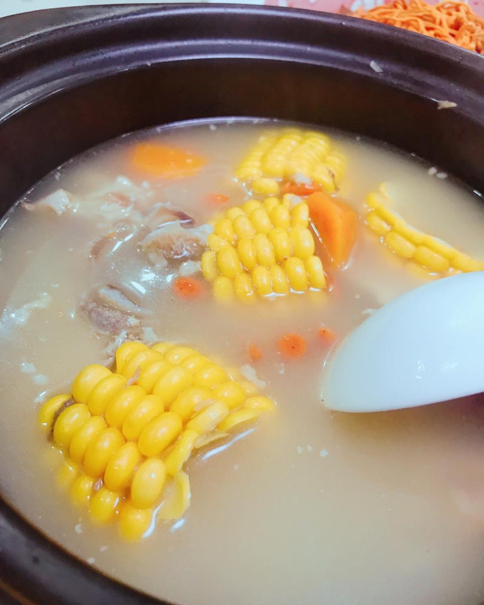 玉米🌽胡萝卜🥕排骨汤