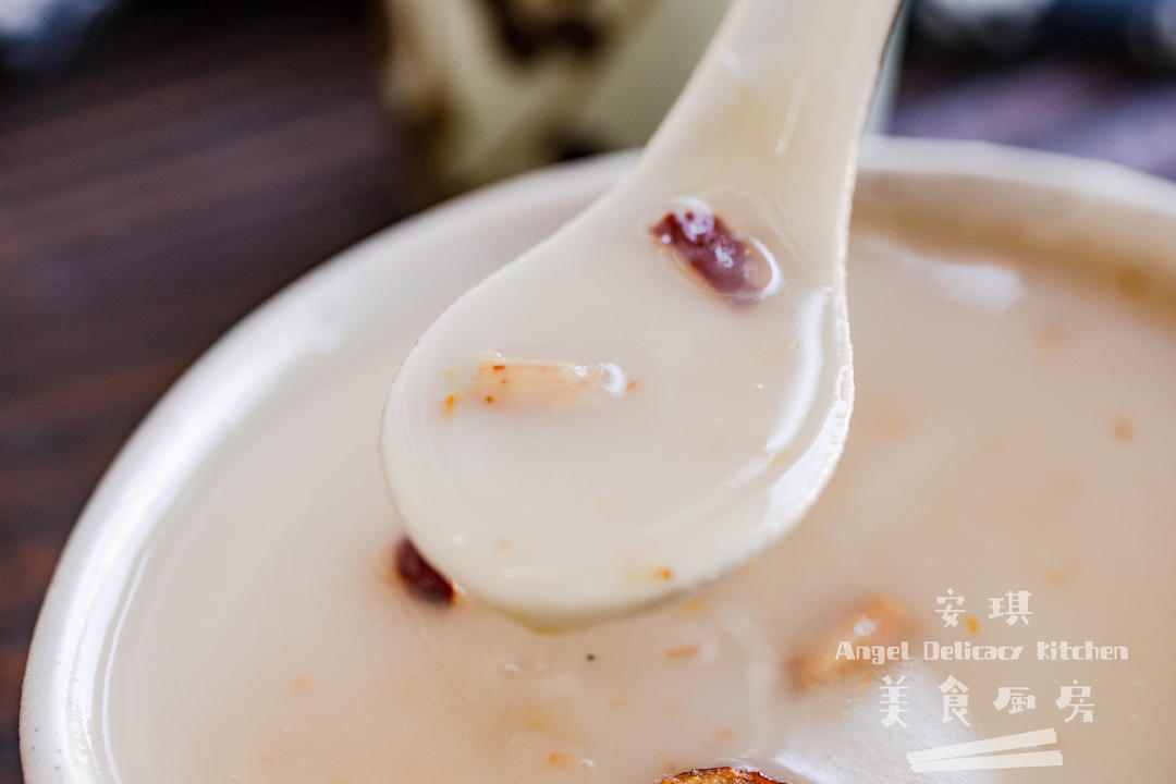 甘甜清润的莲藕雪梨银耳羹