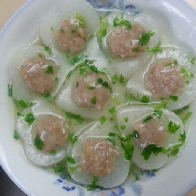 蒸白萝卜牛肉丸