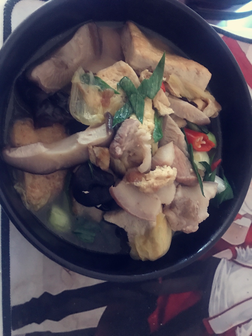 鲜菇豆腐煲
