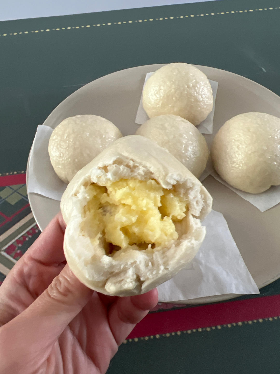松软香甜的奶黄包，很快就可以搞定。
