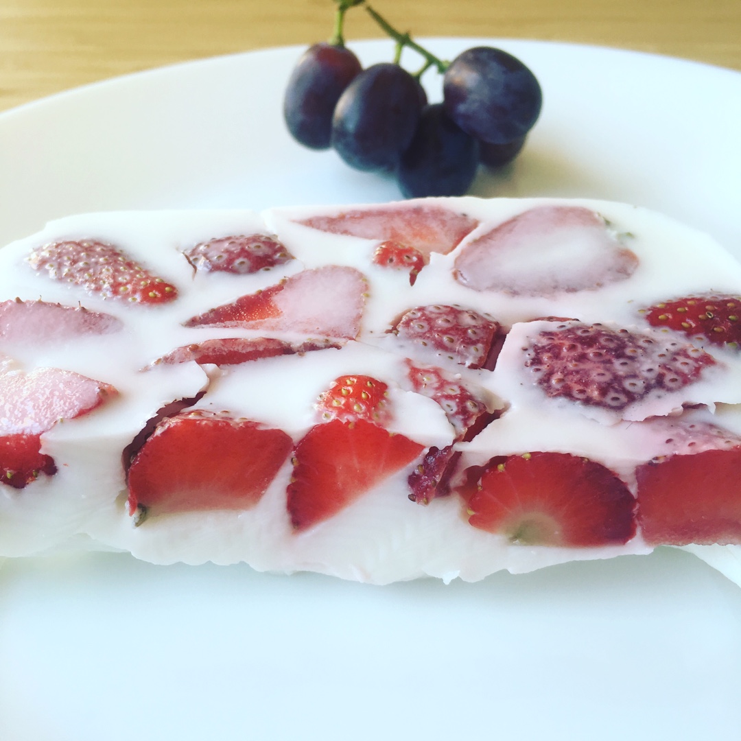 日本大热的草莓牛奶羊羹