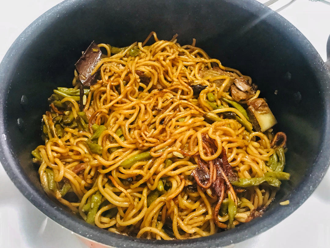 曼食慢语丨排骨豆角焖面
