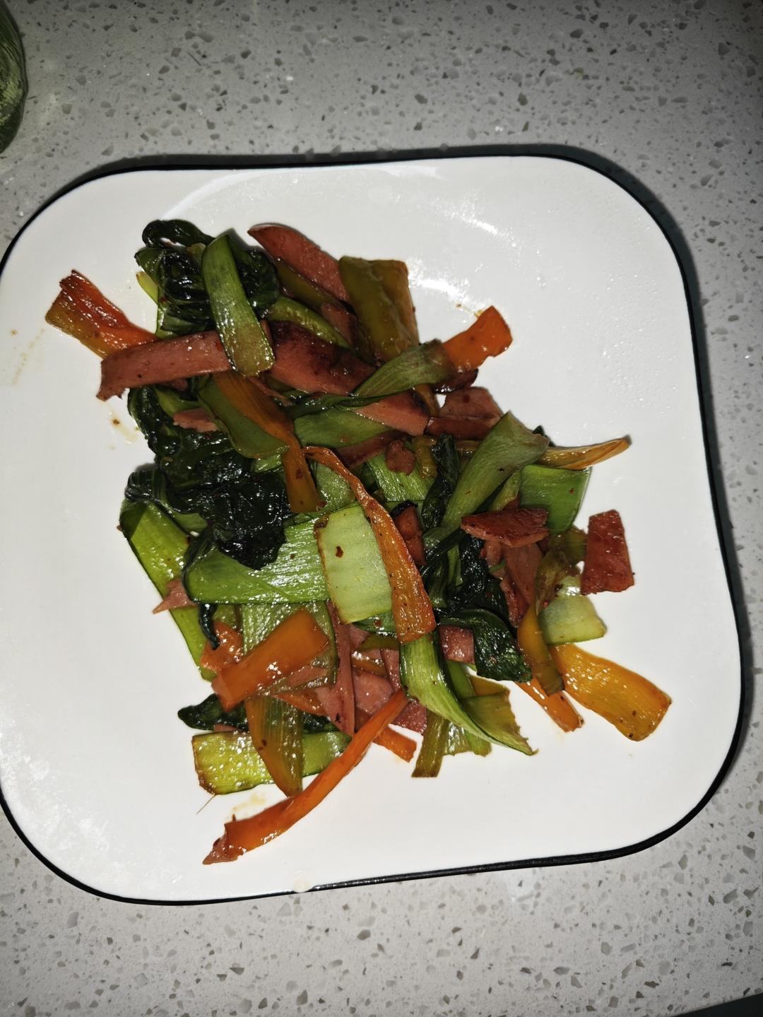火腿肠炒小青菜