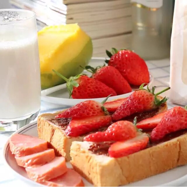 鲜草莓巧克力吐司