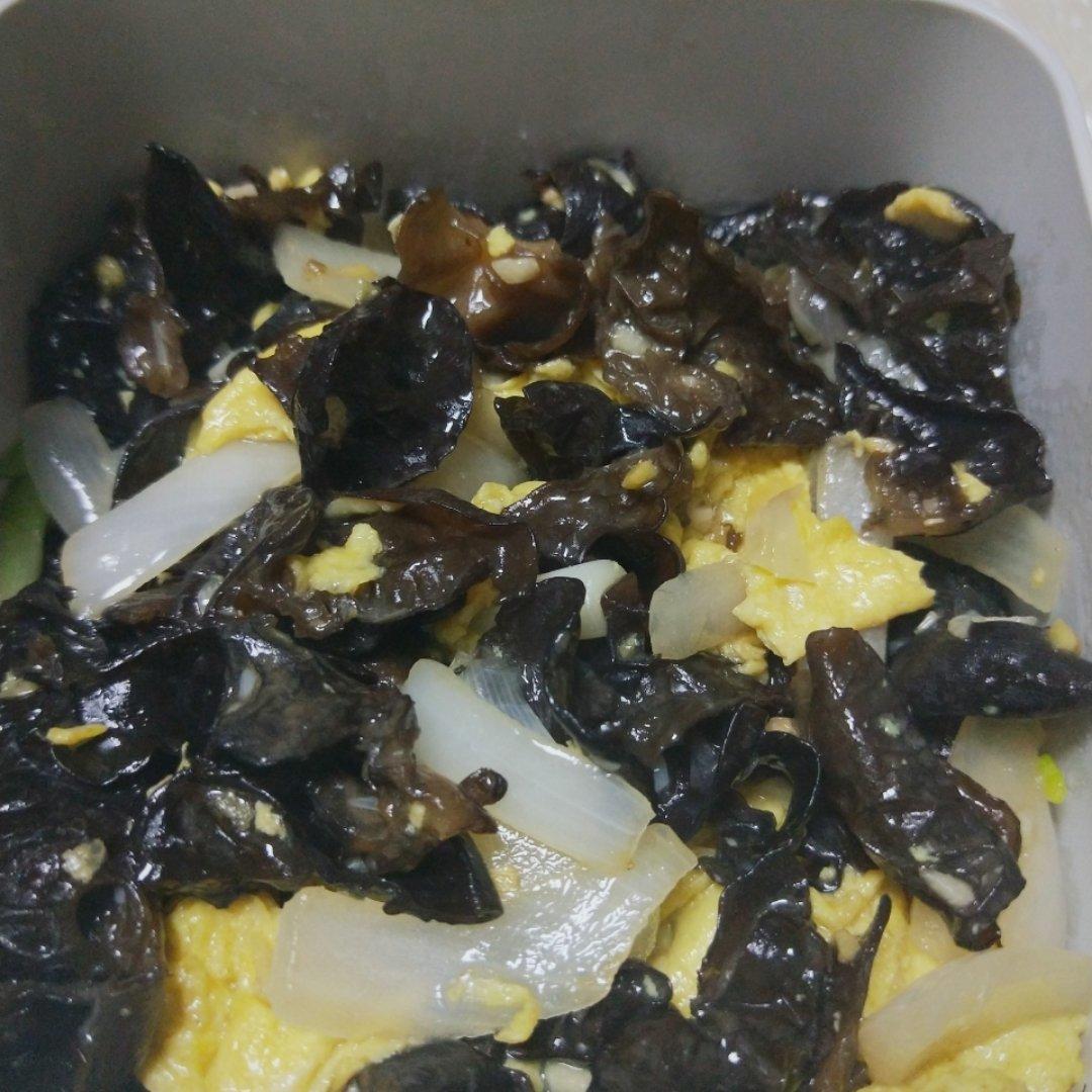 洋葱木耳鸡蛋炒肉
