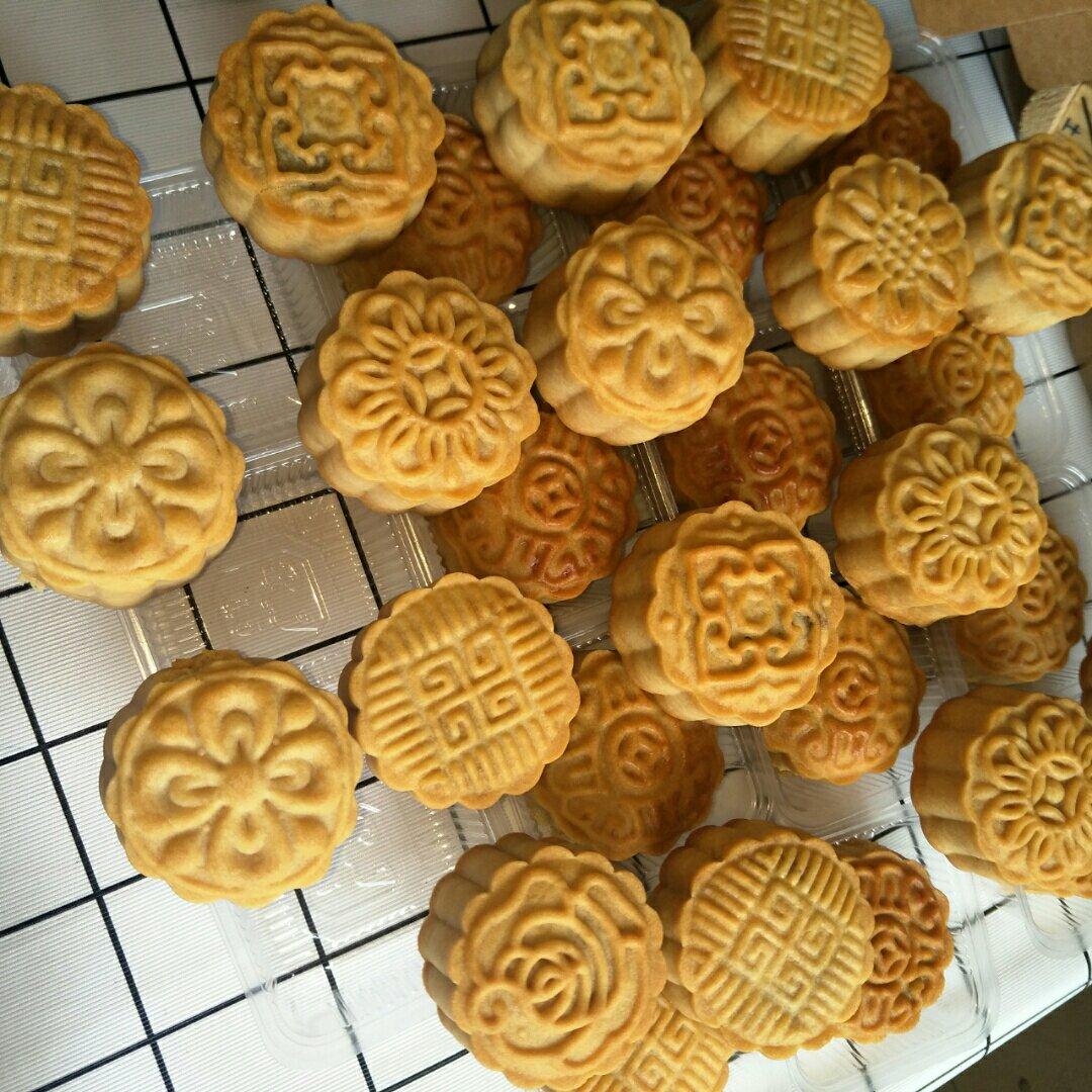 广式月饼—蛋黄莲蓉月饼