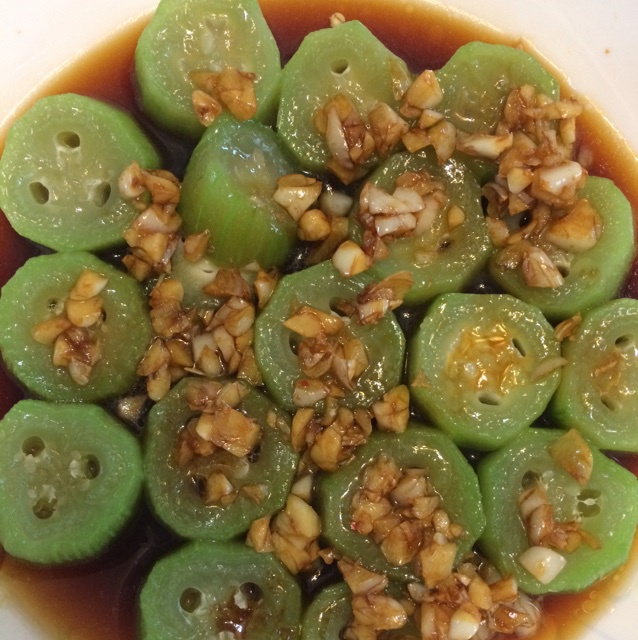 只需要五分钟就可以的美味蒜蓉蒸丝瓜