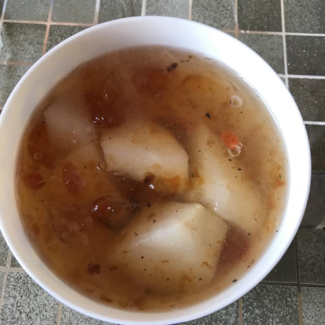 雪梨枸杞炖桃胶