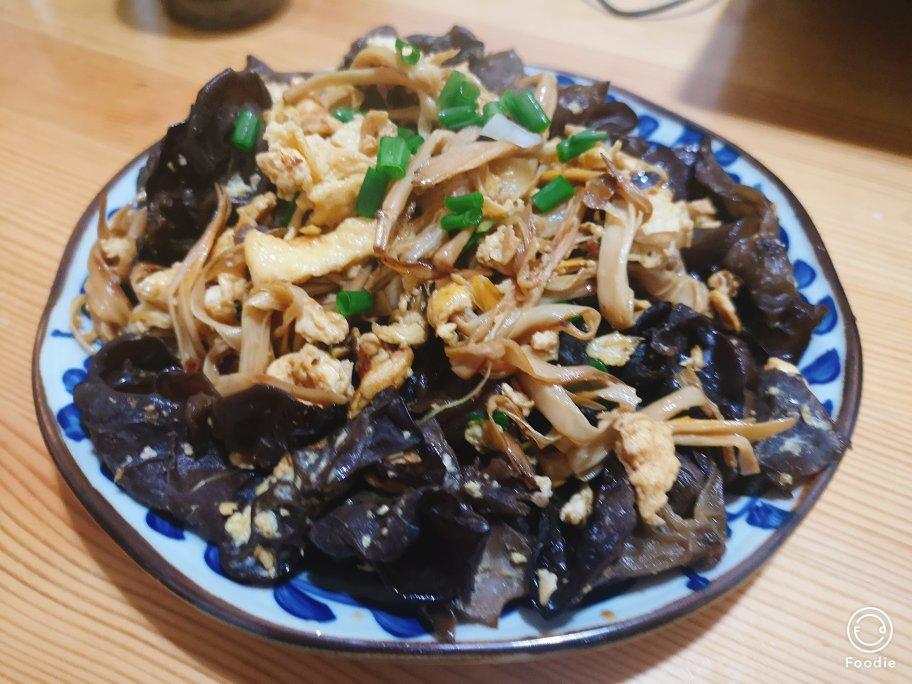 黄花菜木耳炒肉丝