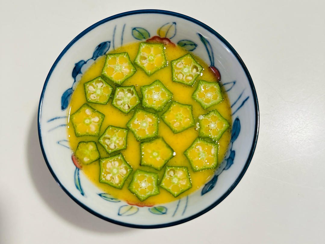 用颜值征服你~秋葵蒸蛋
