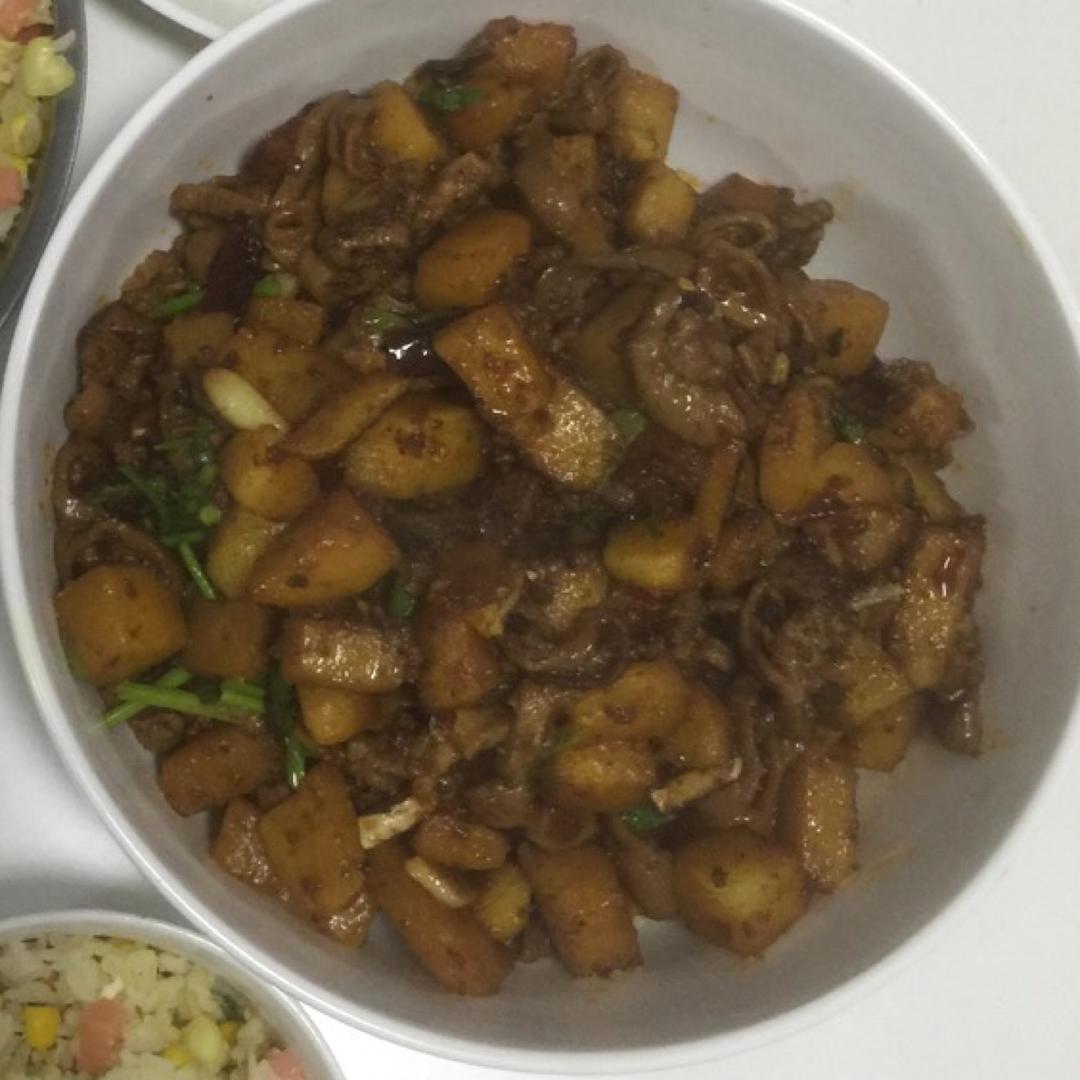 红烧土豆肥肠