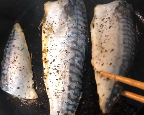 香煎青鱼（日式风味）的做法