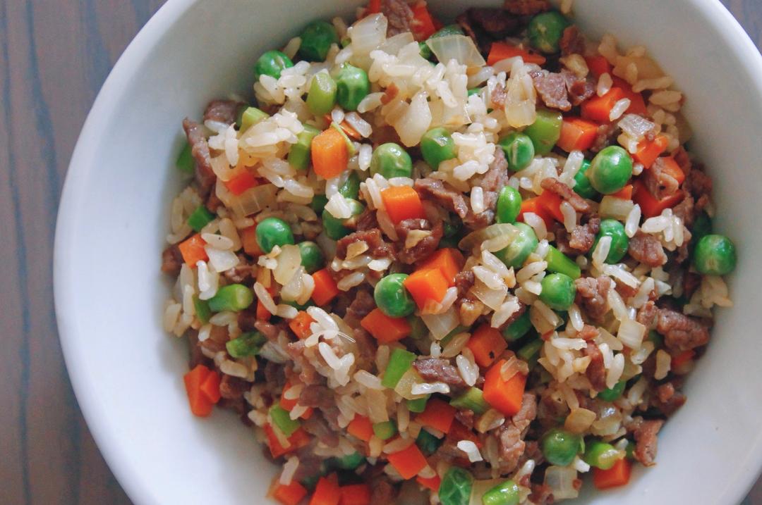 午餐：五彩牛肉炒藜麦549kcal的做法