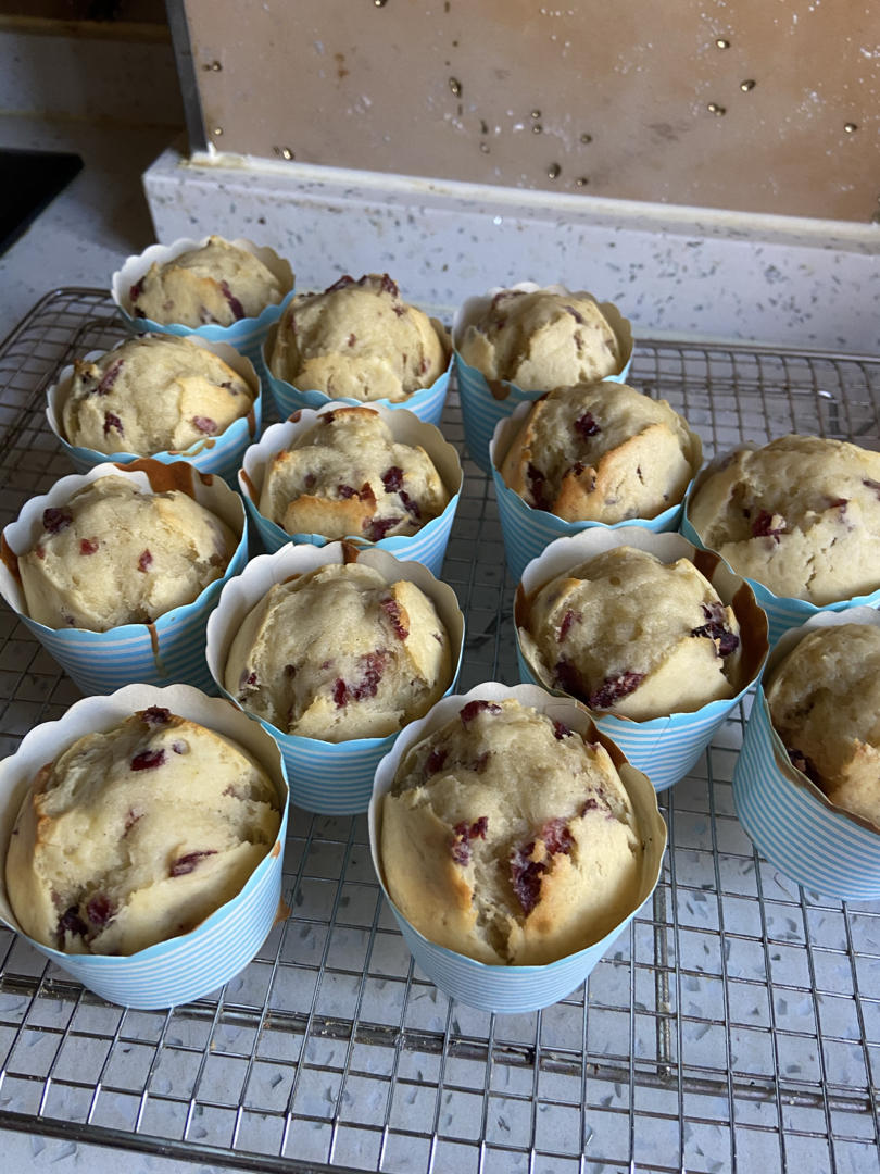 只需搅拌入烤箱的香蕉麦芬