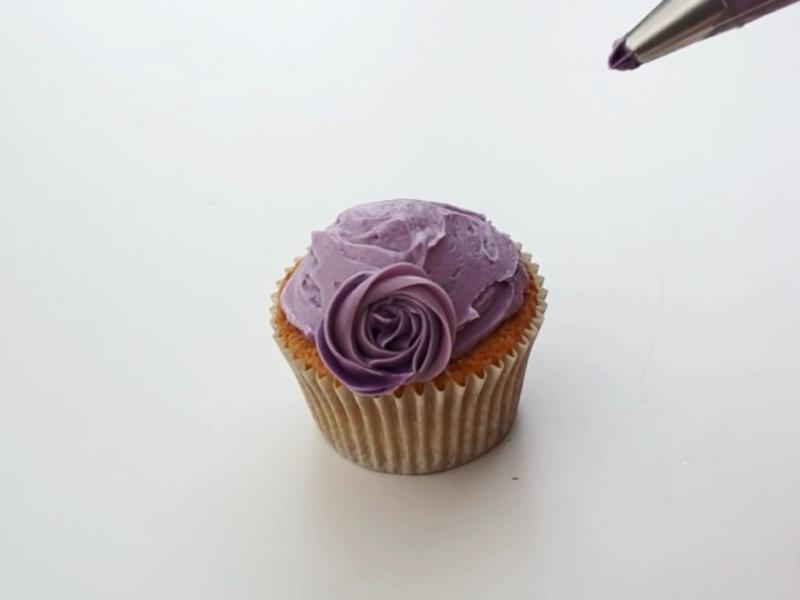 超简单方法制作别样cupcake的小玫瑰花的做法 步骤5