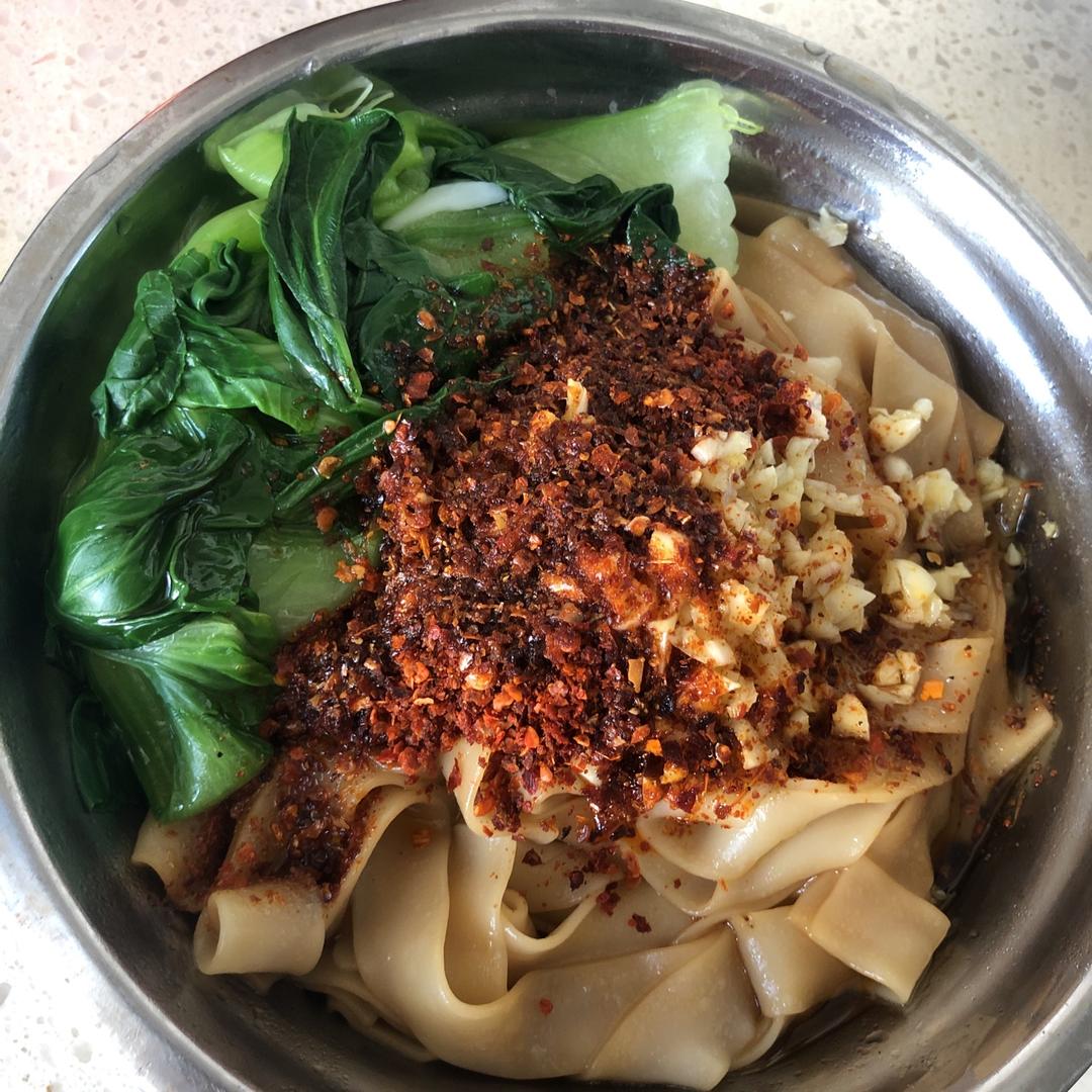 十分钟就能吃上的超简单油泼面