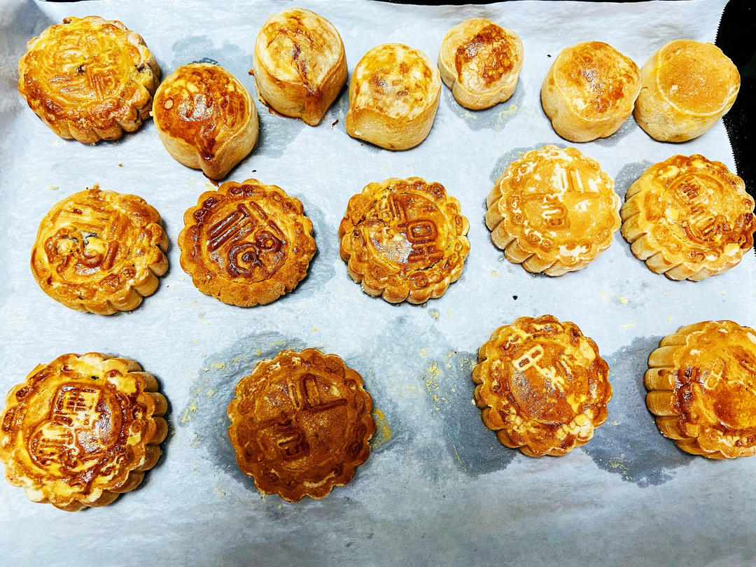 广式月饼—蛋黄莲蓉月饼