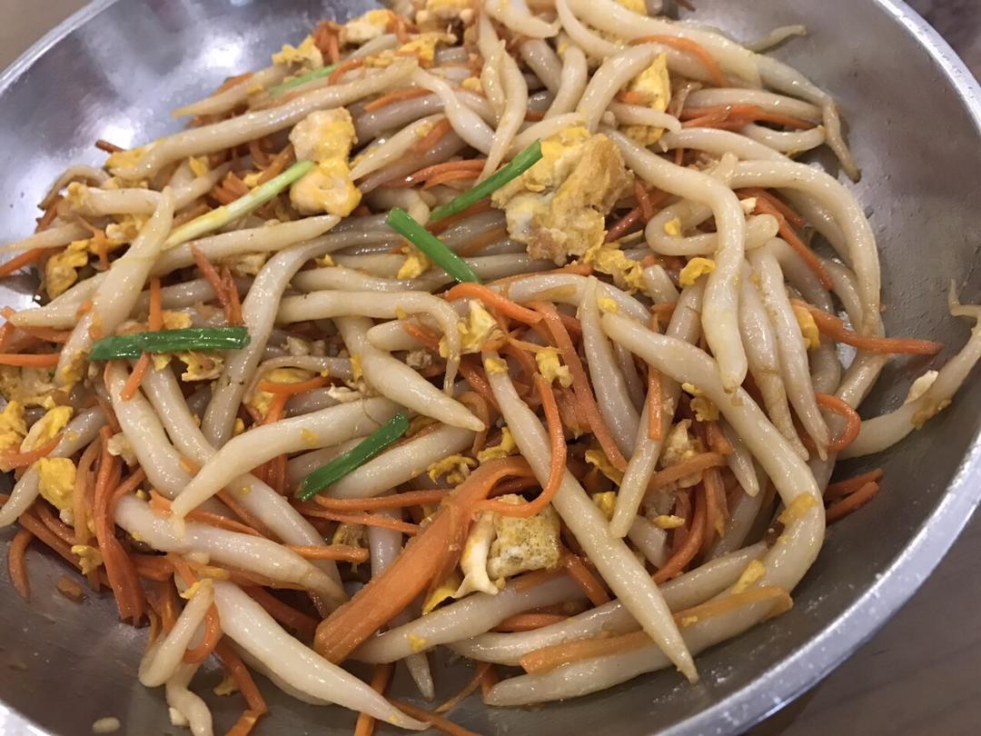 ice_szgw分享作品 2017年06月28日银针粉炒鸡蛋红萝卜丝(银针粉是用粘