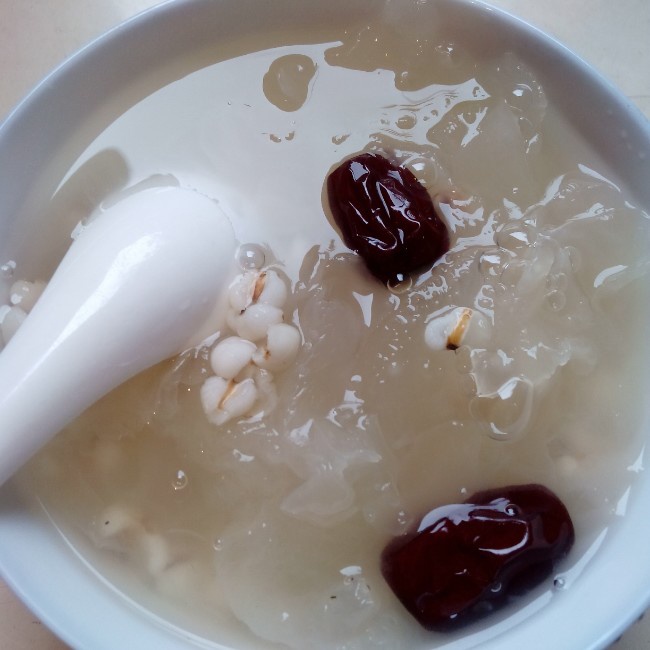 红枣薏米银耳羹