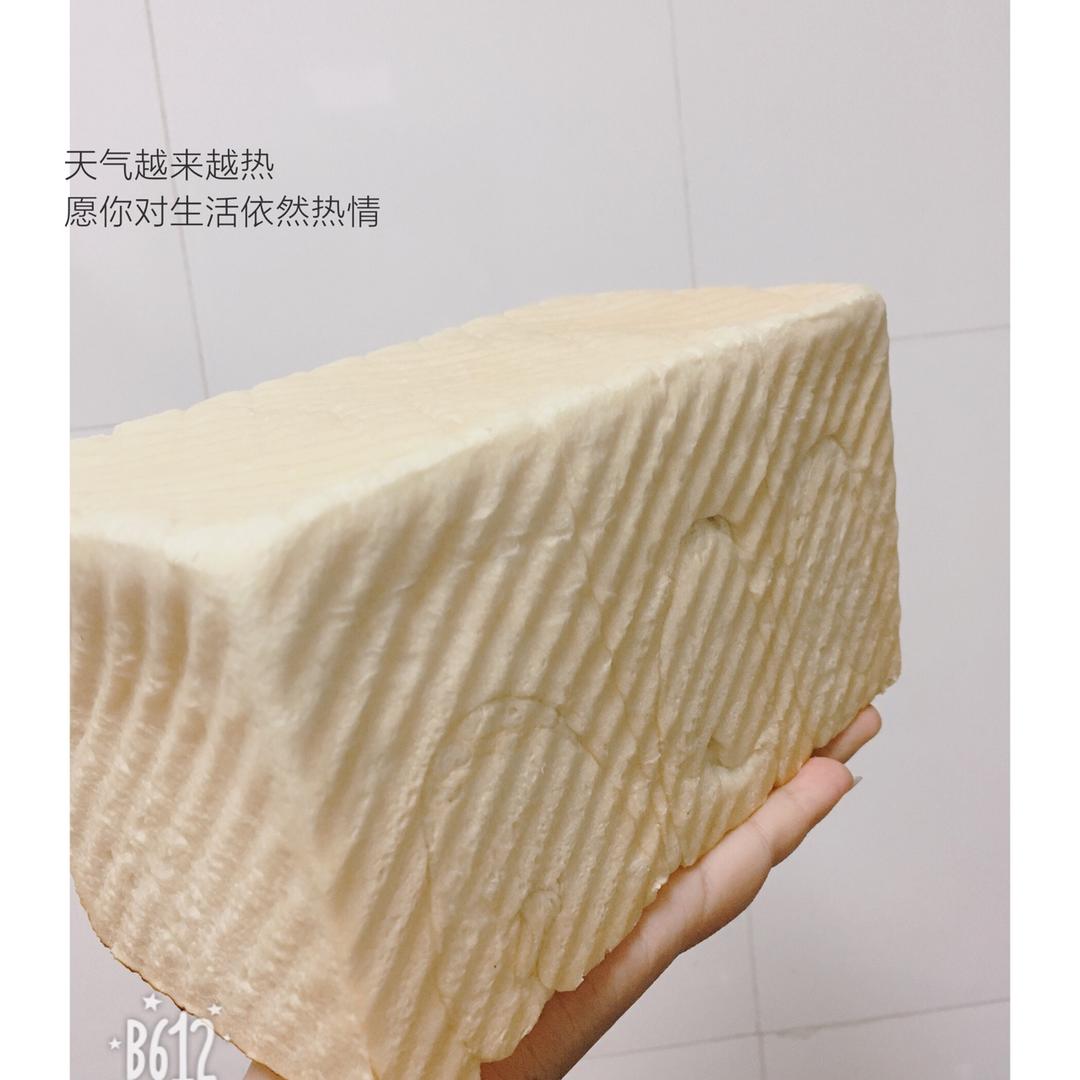 朴素的牛奶吐司