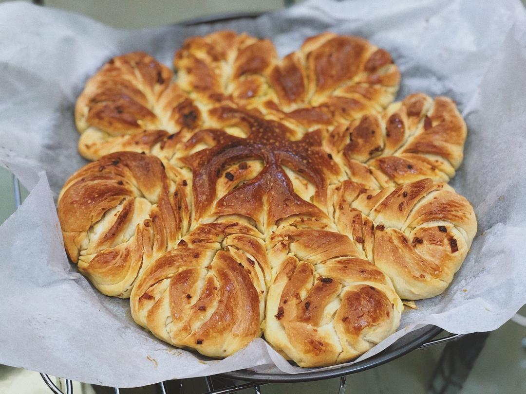 【小高姐】蒜香浓郁 造型优美 不用揉出手膜的面包