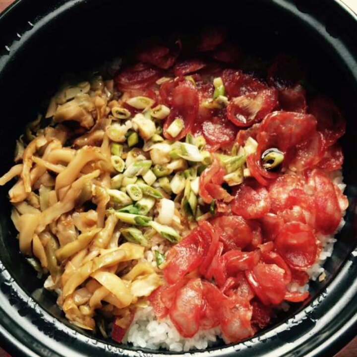 香肠煲仔饭