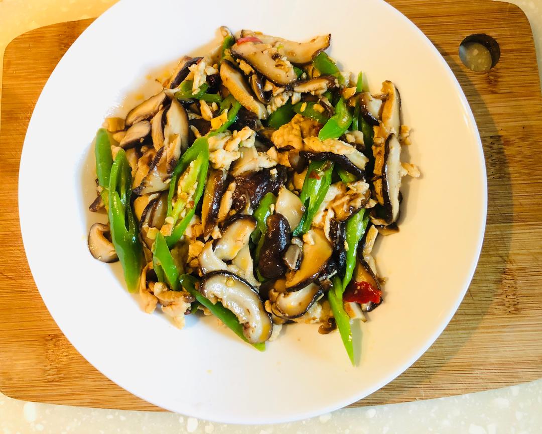 香菇炒鸡胸肉的做法