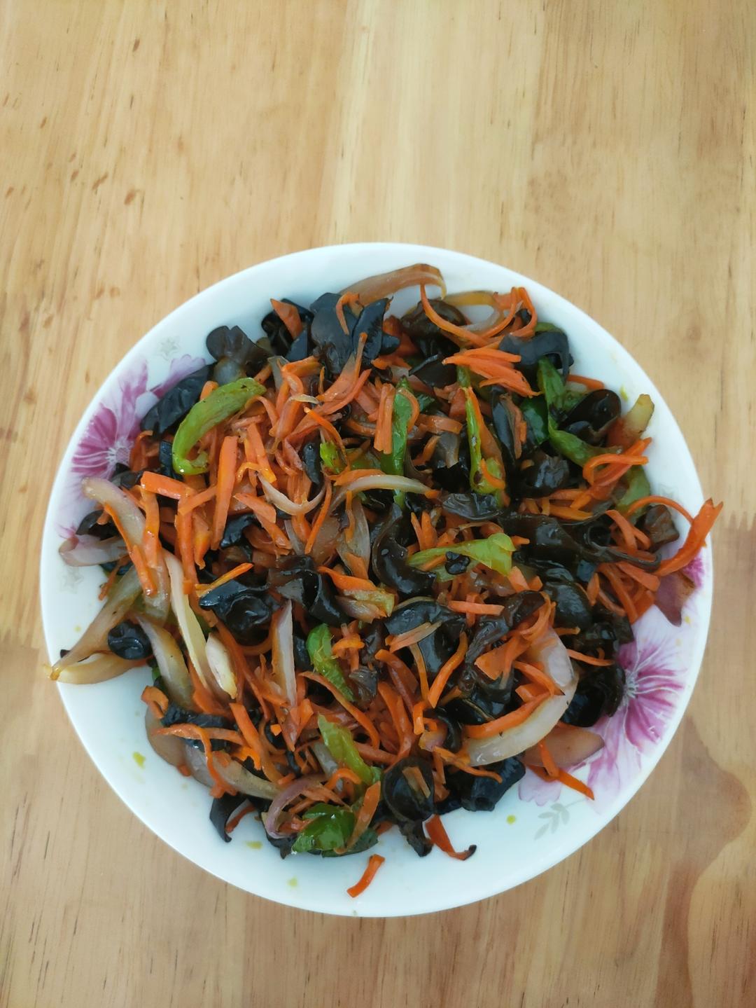 胡萝卜辣椒洋葱炒肉