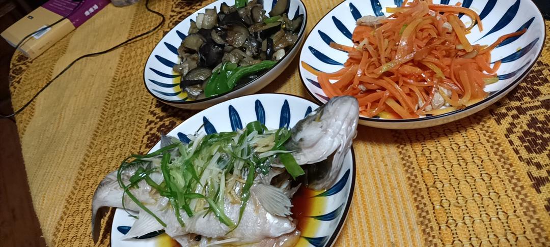 家常菜清蒸鲈鱼（宝宝爱吃）
