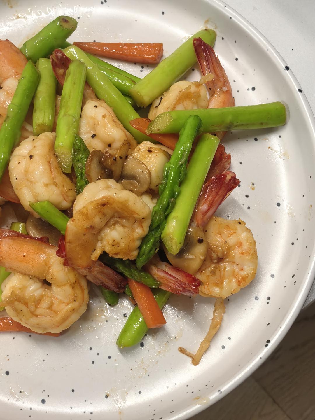 低卡鲜美❗️芦笋口蘑炒虾仁，一盘不够吃～