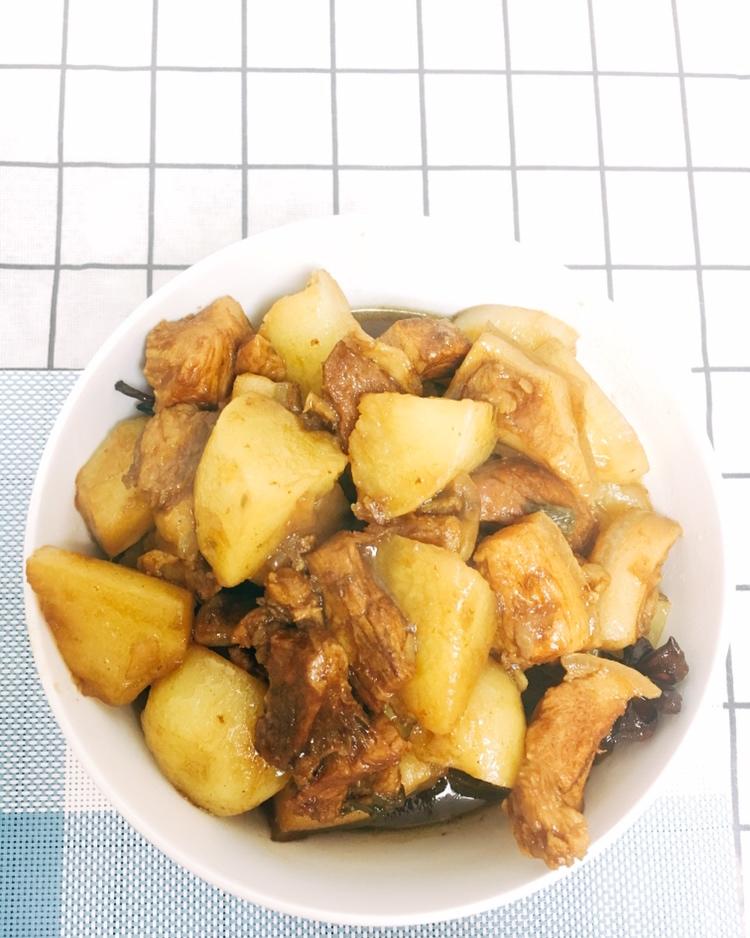 红烧肉炖土豆