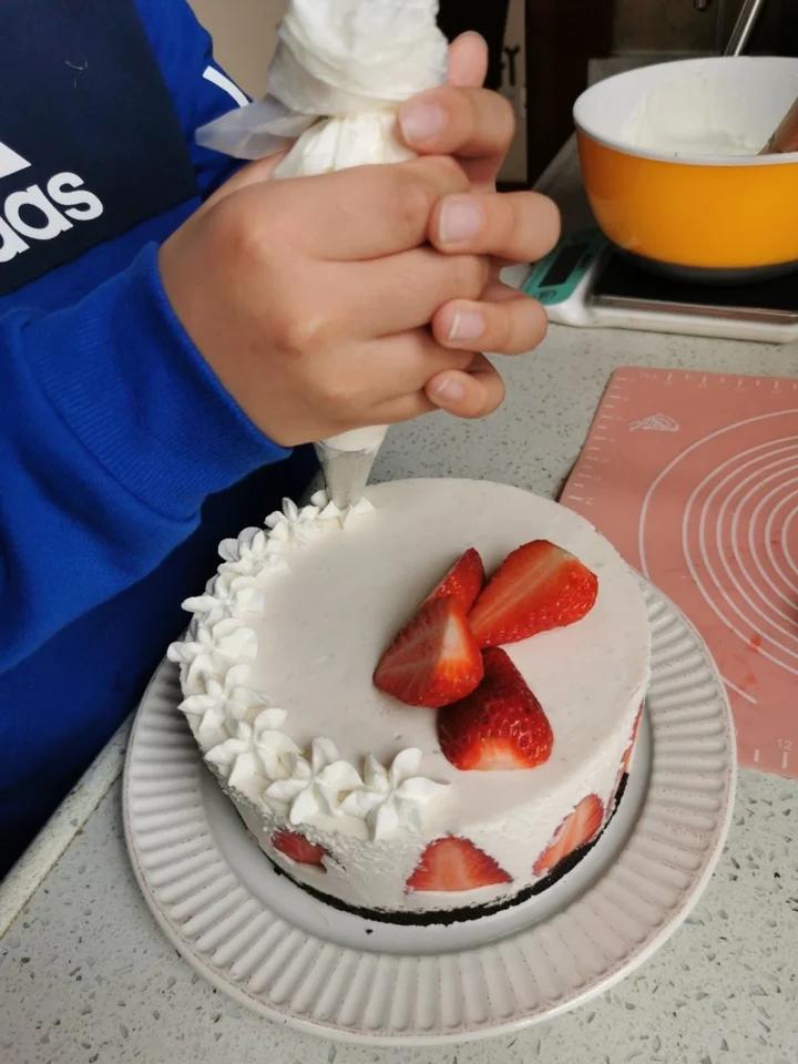 奥利奥草莓酸奶慕斯蛋糕（6寸）