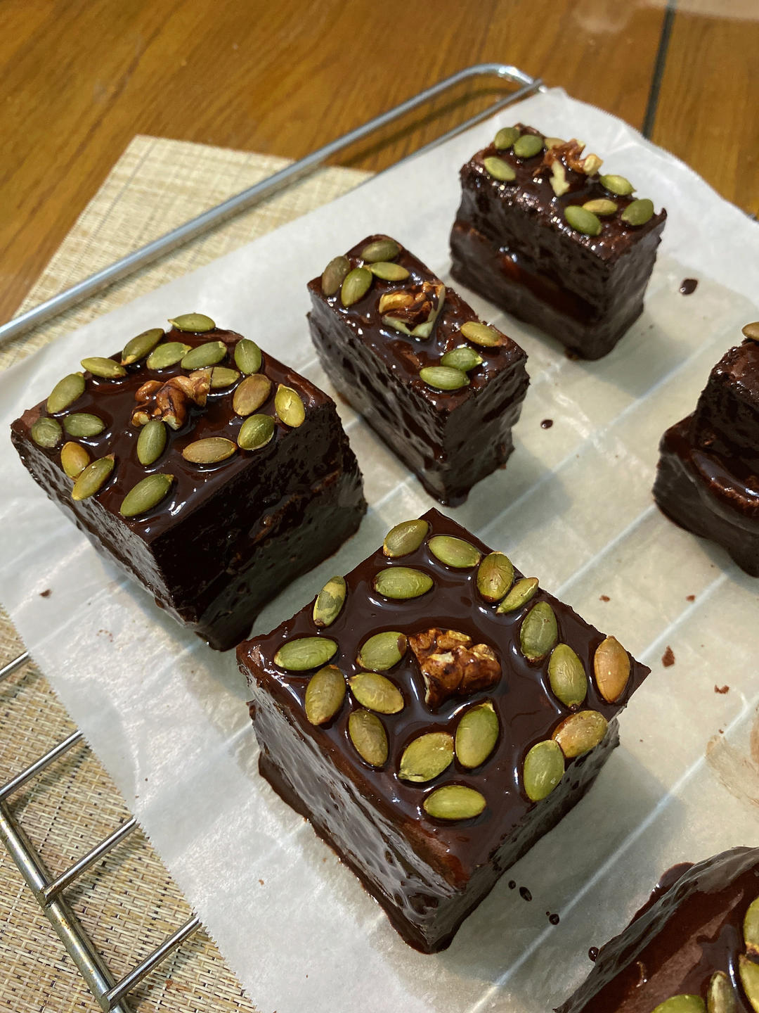 外脆里软！咖啡味浓郁！脆皮巧克力摩卡蛋糕🍰